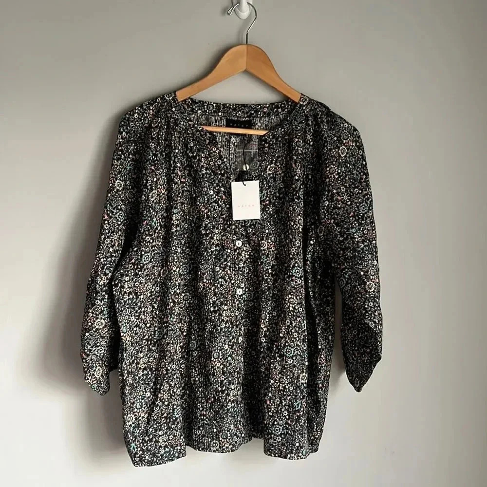 NEW Hatch the aster top in black garden floral